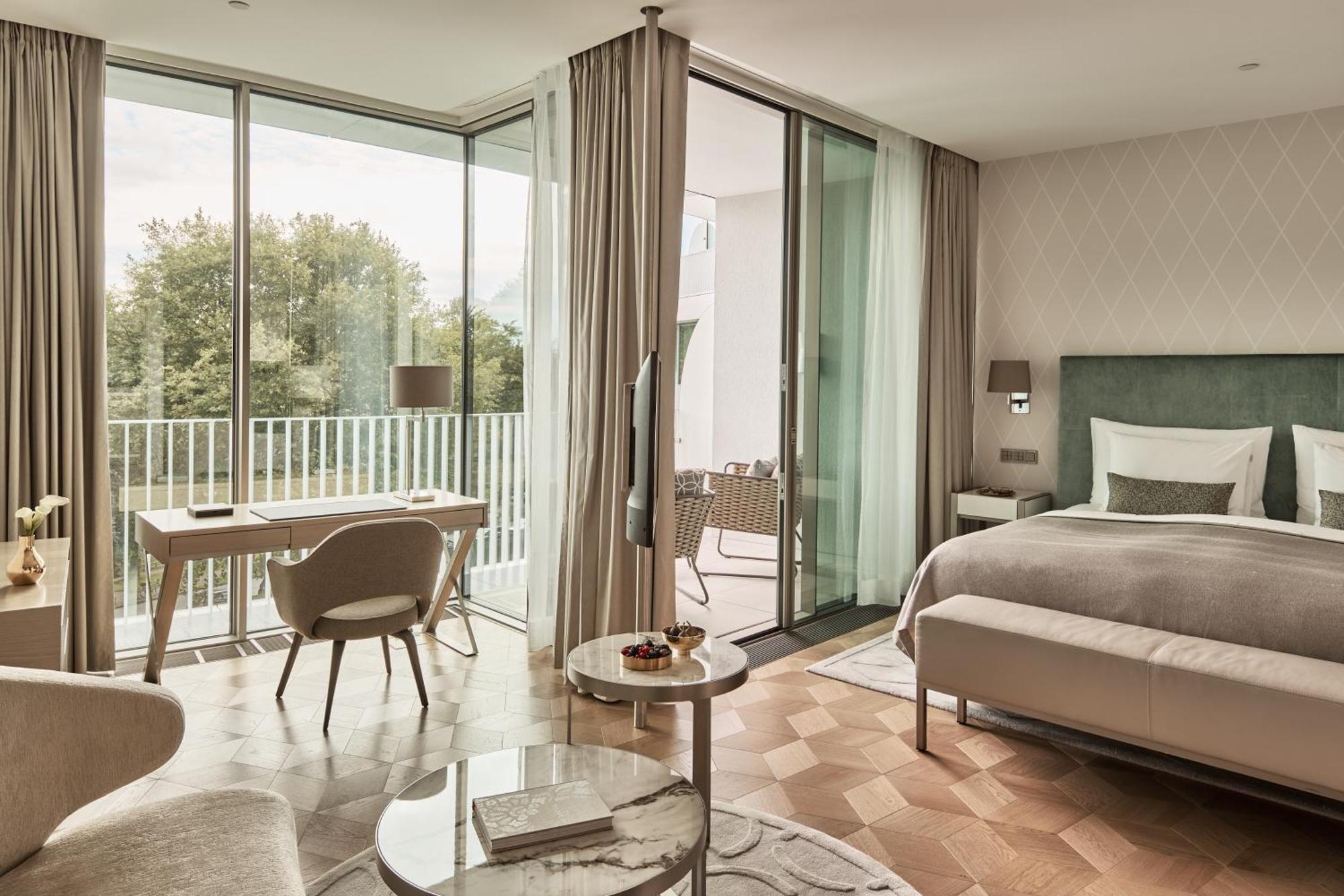 The Fontenay Hamburk Exteriér fotografie A room at the hotel