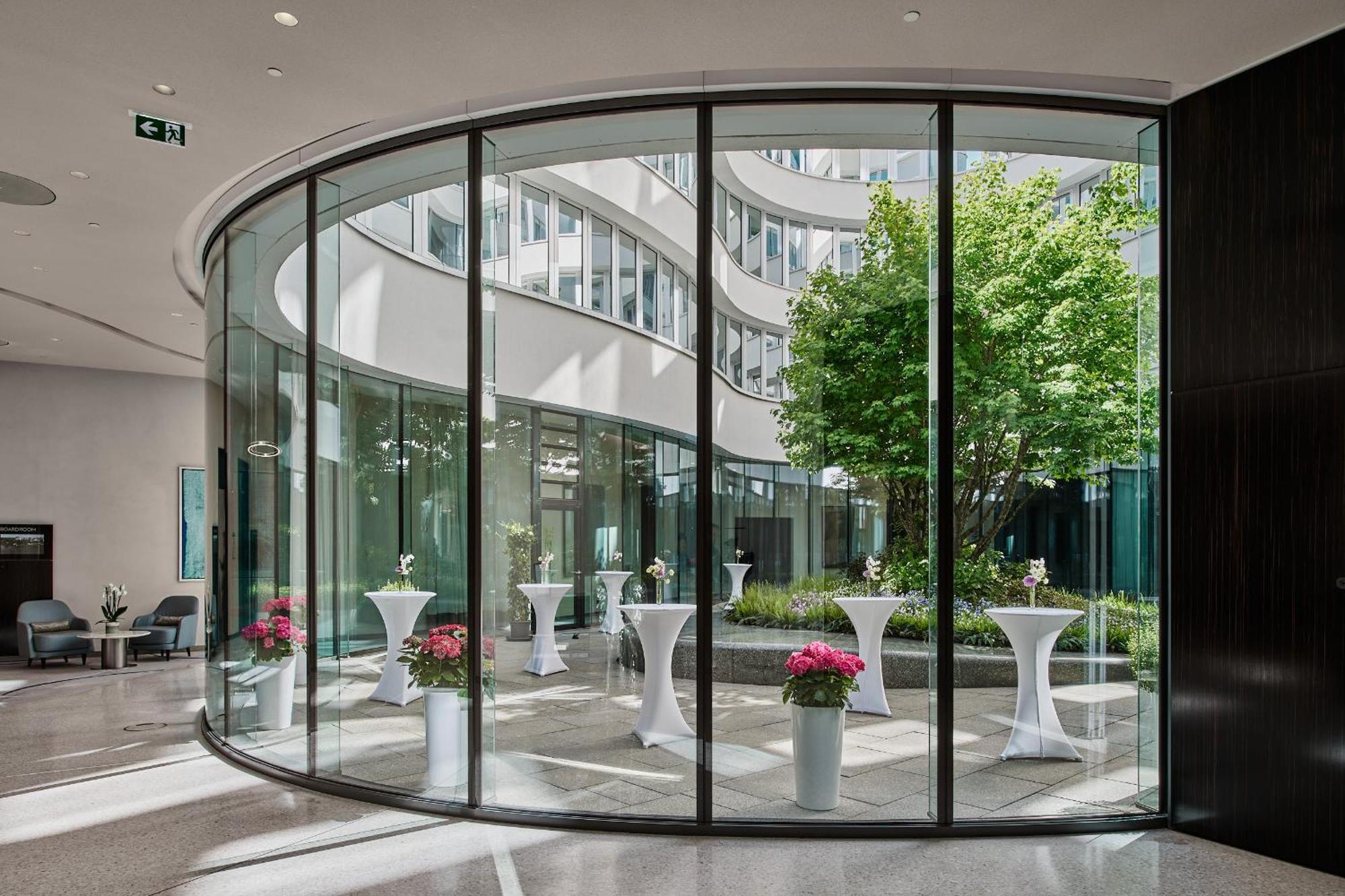The Fontenay Hamburk Exteriér fotografie The atrium
