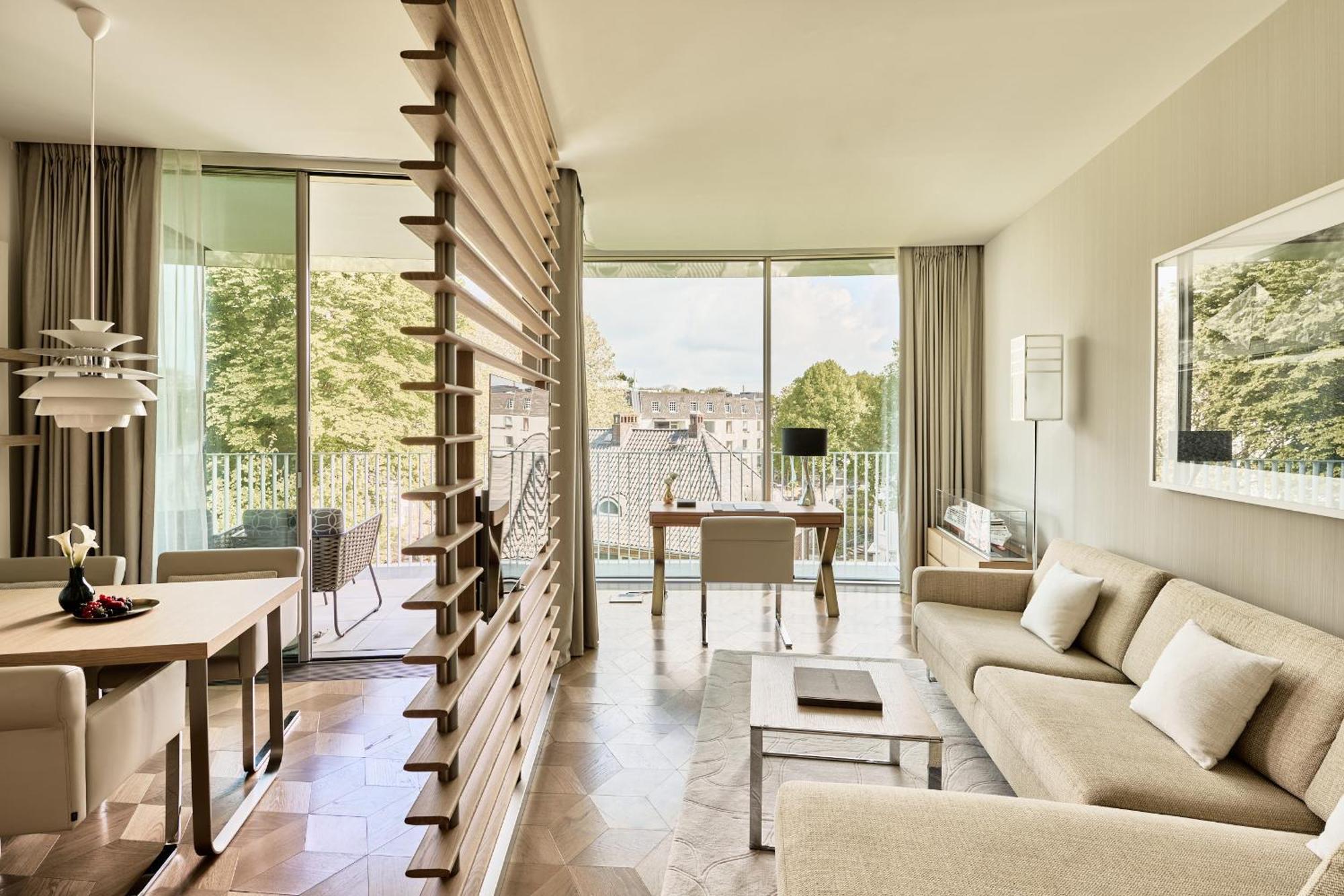 The Fontenay Hamburk Exteriér fotografie A living room in a typical apartment