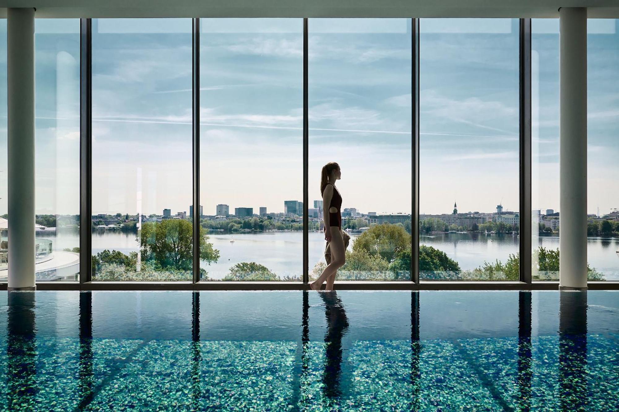 The Fontenay Hamburk Exteriér fotografie The Sky Pool