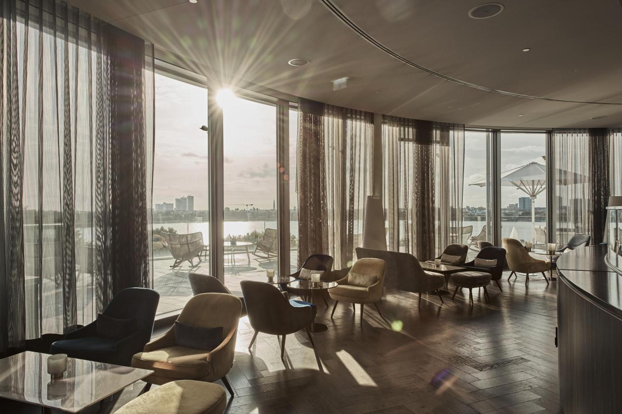 The Fontenay Hamburk Exteriér fotografie The Sky Bar