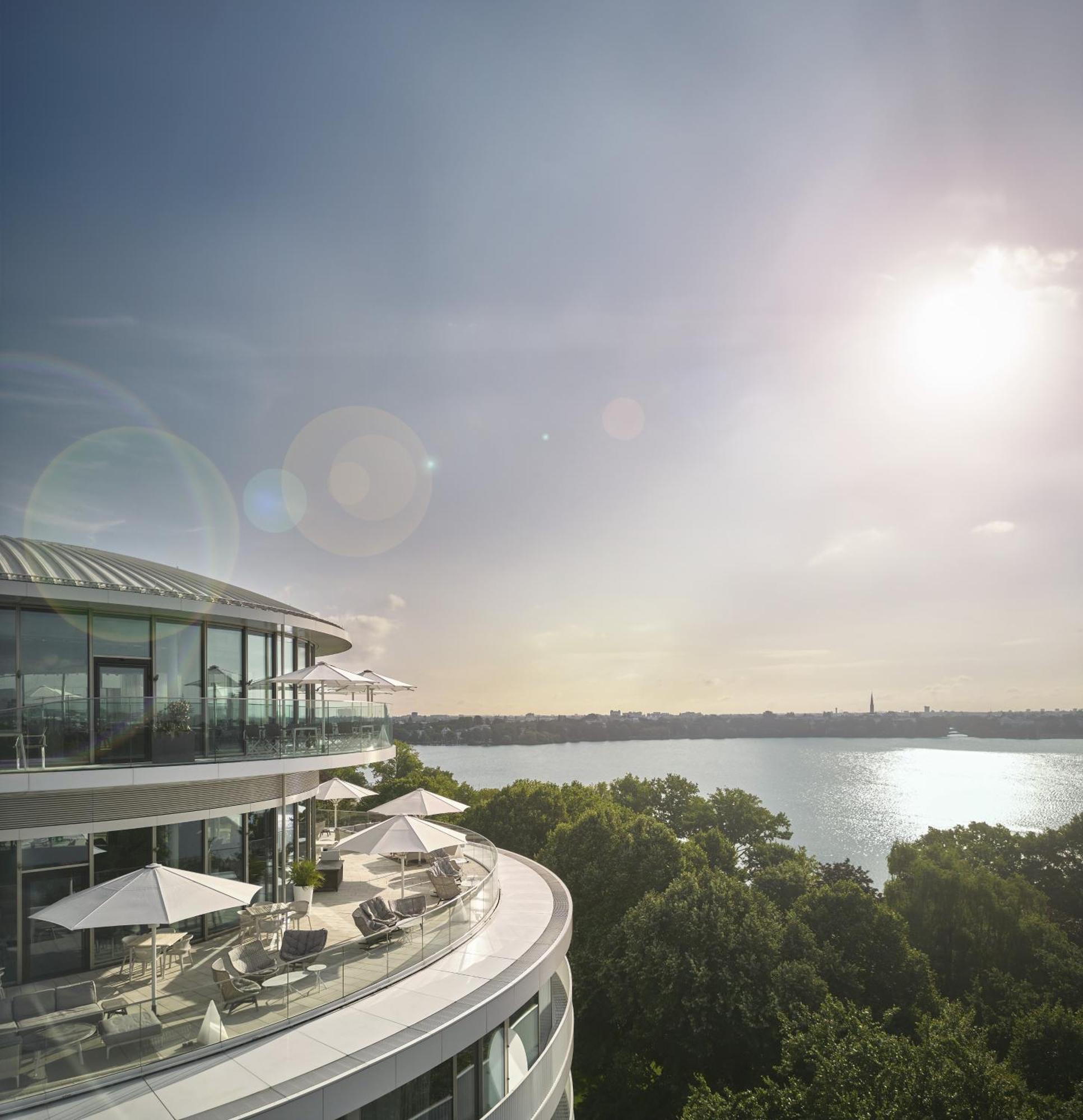 The Fontenay Hamburk Exteriér fotografie View of the River Thames from the penthouse